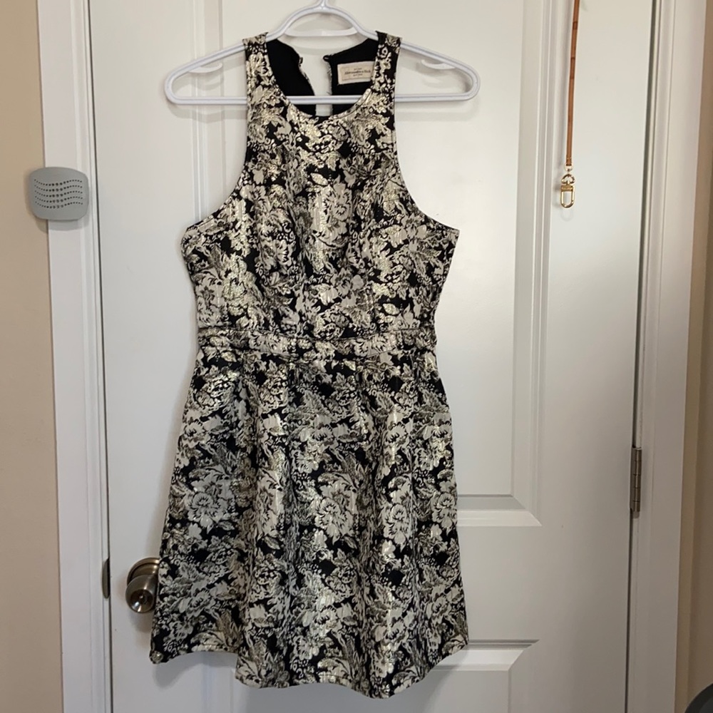 Beautiful embroidered dress size M black&gold
